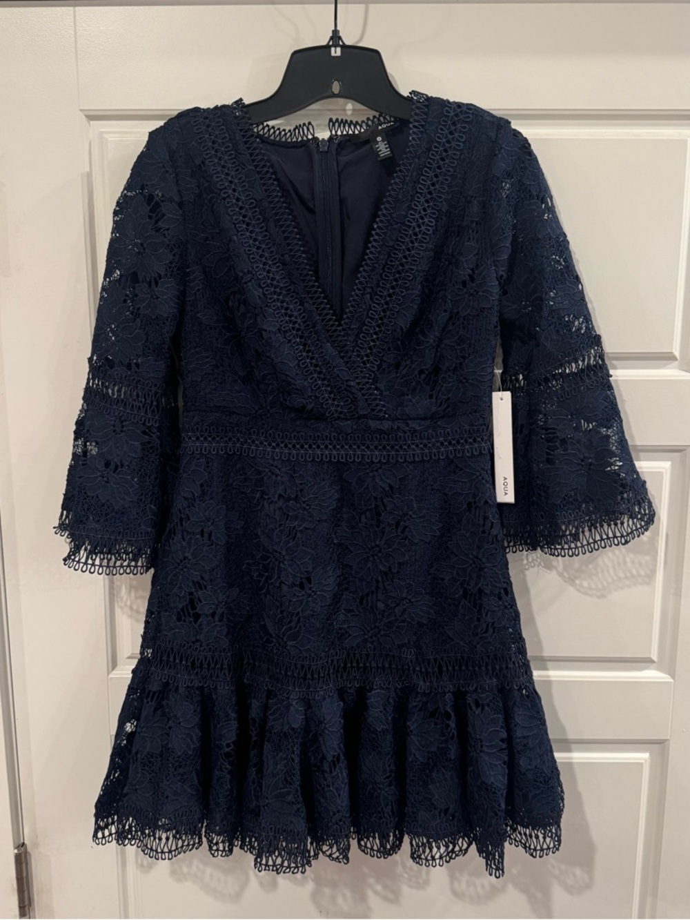 NWT Bloomingdales AQUA 3/4 Sleeve Navy Lace V‎ Neck Dress Women’s Size Small